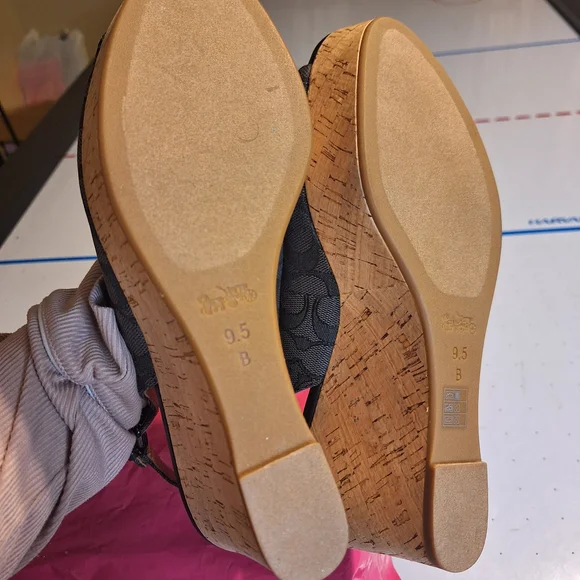 Coach Ferry Signature Black and Tan Women's Wedges Shoes. Size 9.5 - Picture 6 of 10